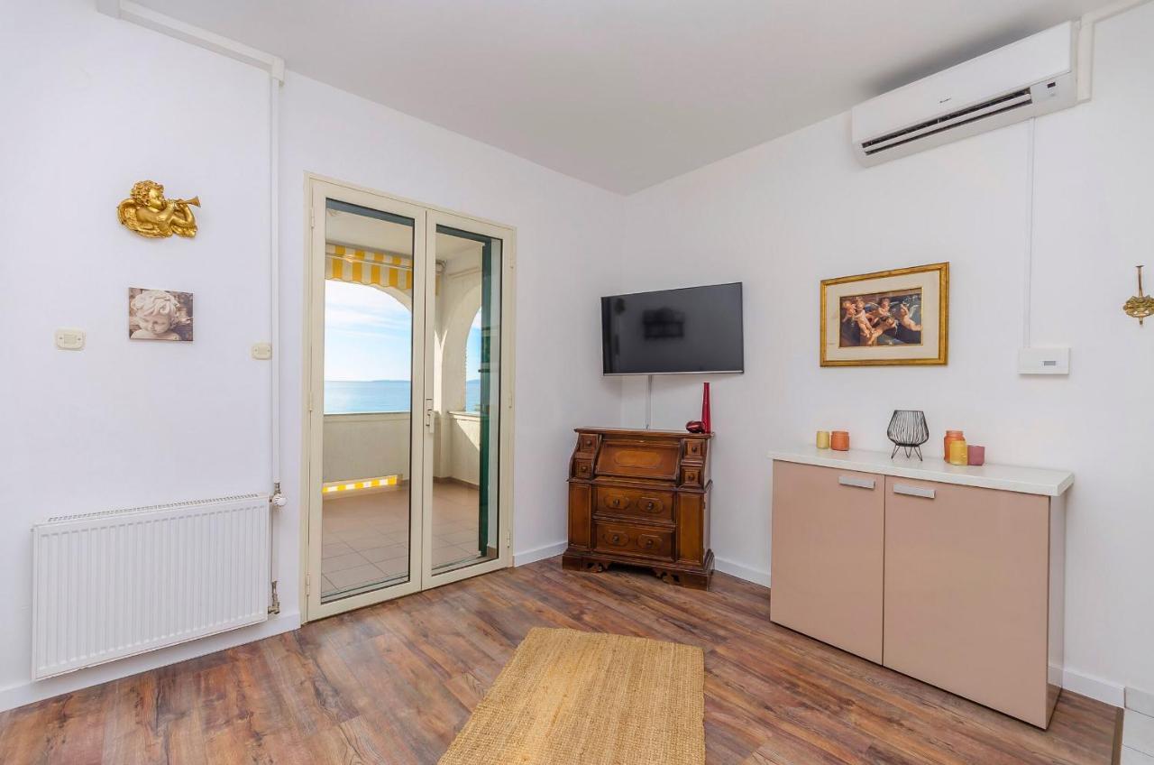 Daniela Della Apartment *