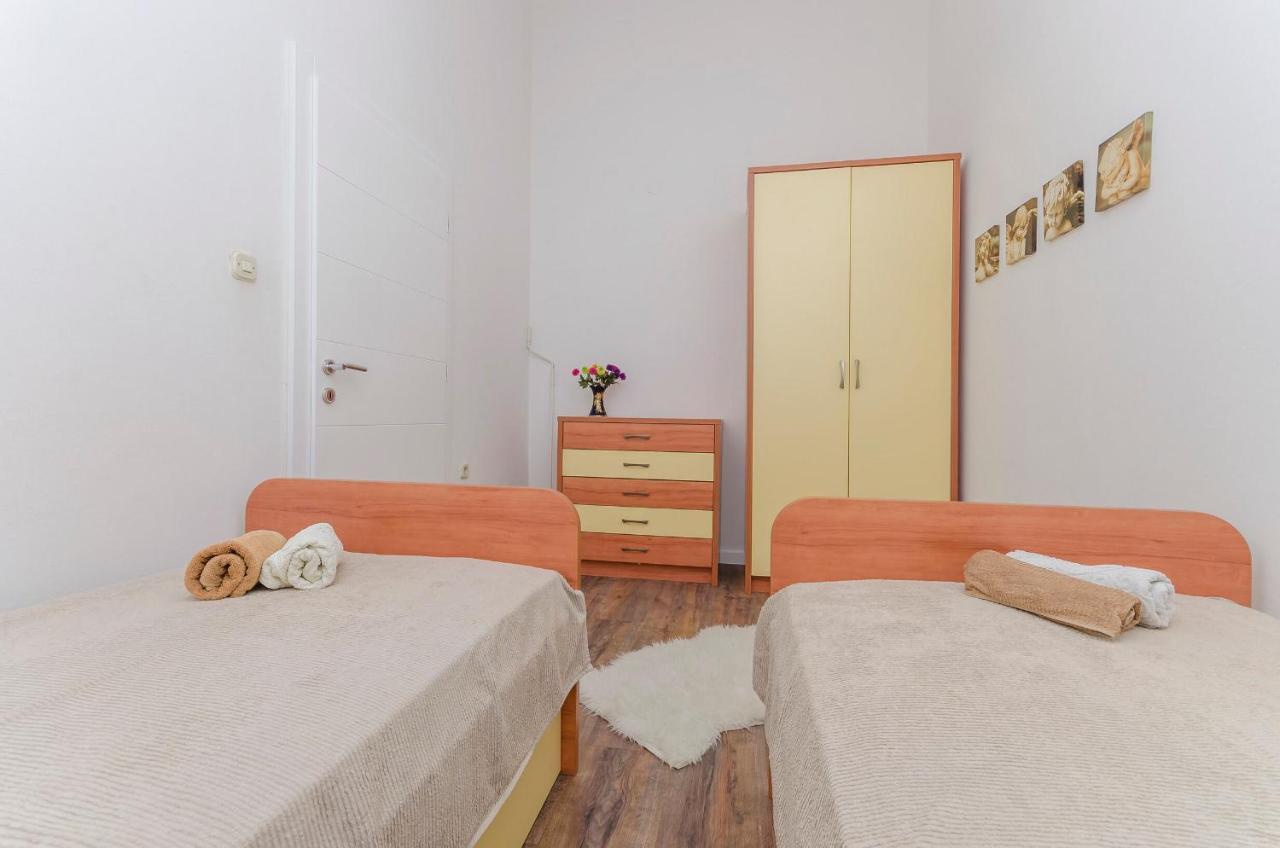 Daniela Della Apartment *